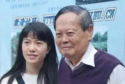 杨振宁和翁帆产下一子（翁帆嫁杨振宁：恩爱17年为何没生儿女？）