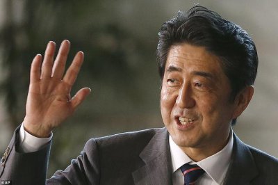 ​安倍下葬时间（安倍夫人抱着亡夫骨灰盒画面曝光）