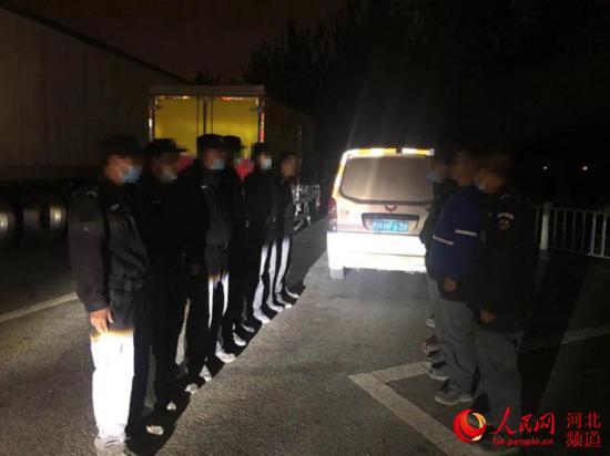 河北邯郸发生汽车冲撞14人（6人面包车塞进16人）(3)