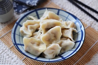 ​猪肉大葱饺子馅的做法（猪肉大葱馅水饺，好吃有诀窍，牢记3放2不放，鲜嫩多汁