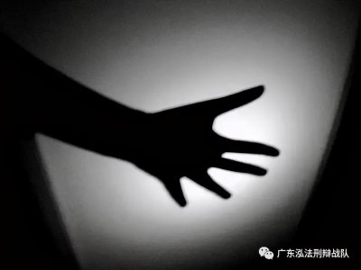 ​按摩师玩弄少妇到高潮(男技师给15岁女子按摩时激发女性欲望而发生关系，构成