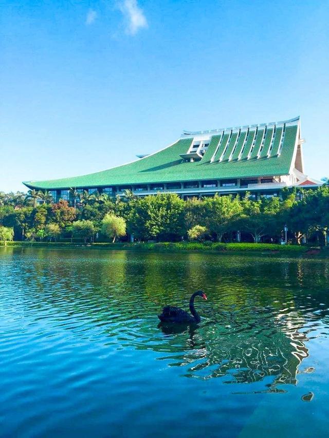 成都到厦门，一站一景，被誉为中国最美高铁路线之一，让世界惊艳