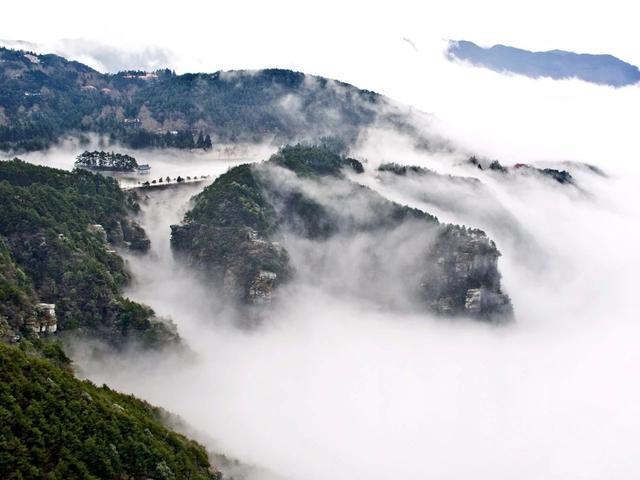 成都到厦门，一站一景，被誉为中国最美高铁路线之一，让世界惊艳