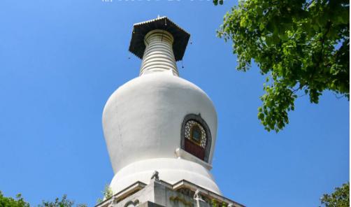 “一夜造白塔”说的就是它，矗立在扬州法海寺的边上