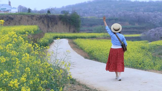 何洁精修图原图对比（拍照人又矮又胖）(8)