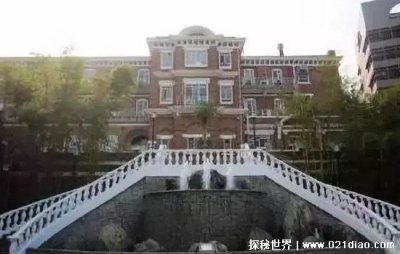 ​李嘉诚的镇魂楼是什么，纪念亡妻的庄月明楼(被传锁住了亡妻灵魂)