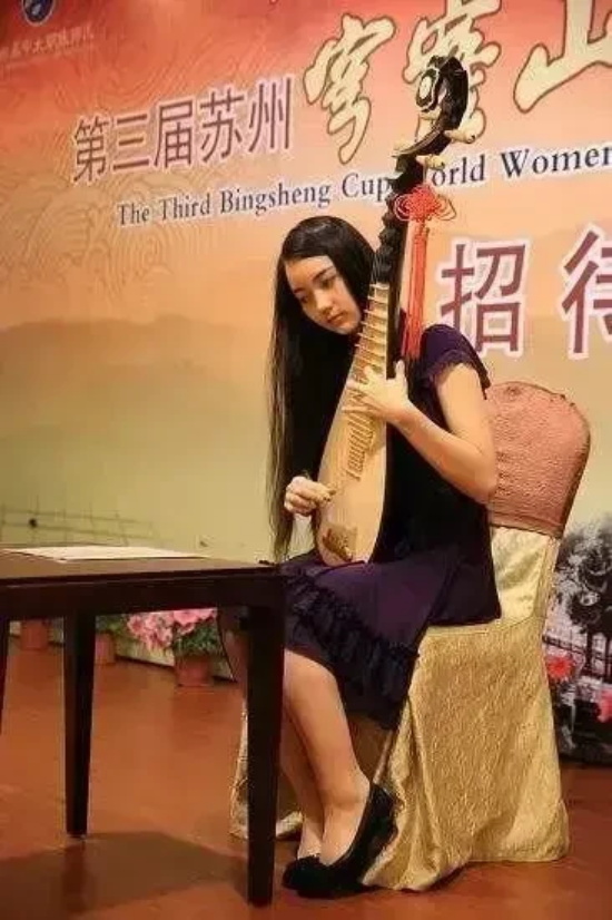 围棋美少女黑嘉嘉，明明可以靠颜值却偏要靠才华