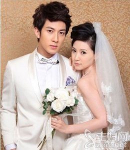 ​吴尊老婆林丽莹背景资料惊人 吴尊结婚照十分般配