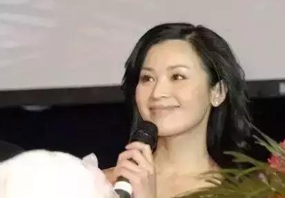 62岁邬倩倩近照，结婚20年无生育被抛弃，如今走上整容之路无人识