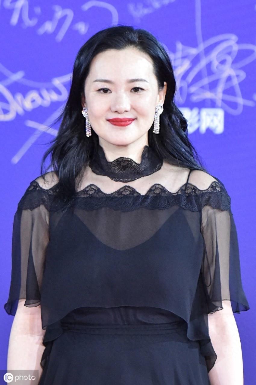 她是《小欢喜》里最温柔的一位妈妈，柏林电影节影后，演技超好