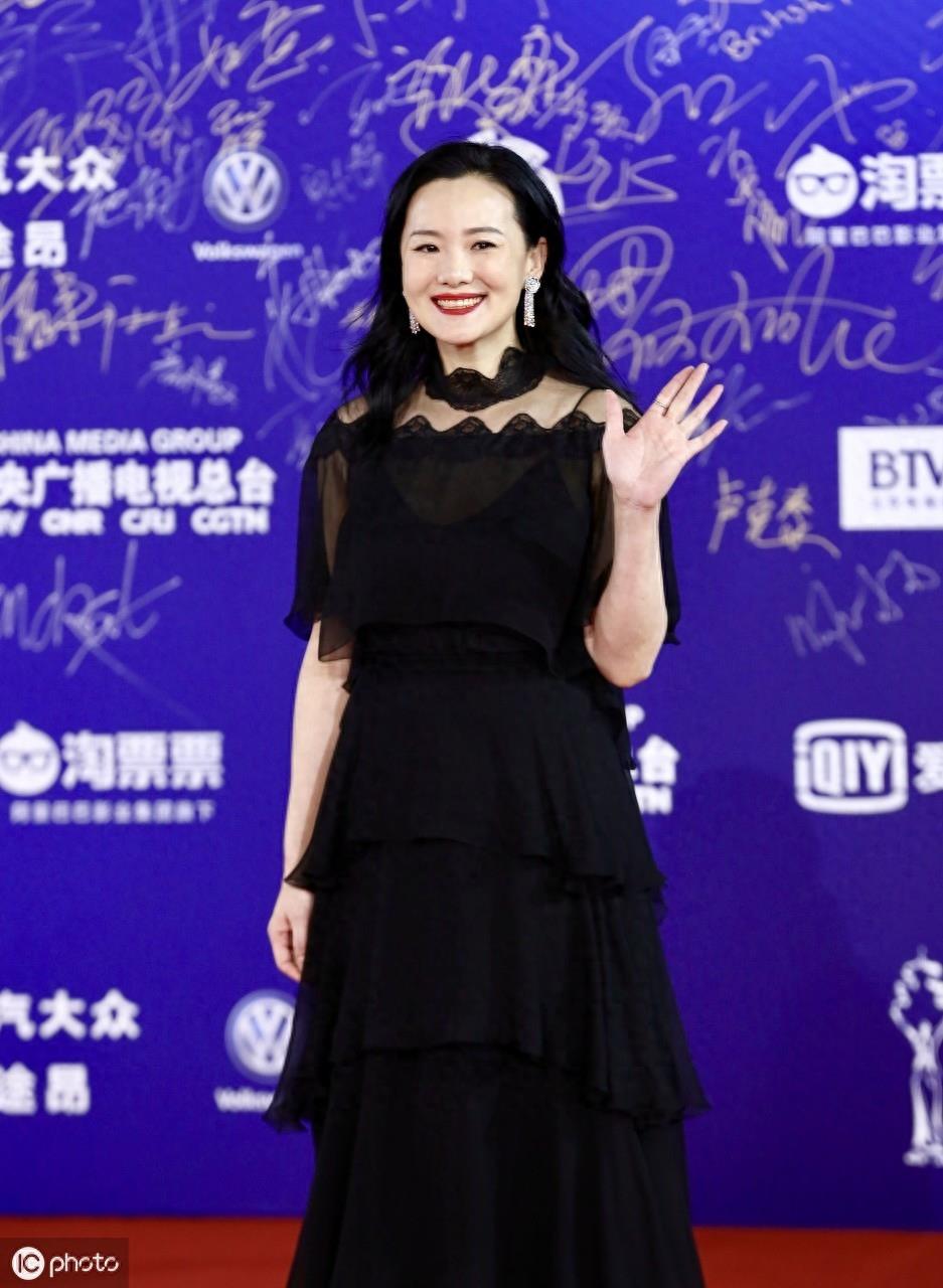 她是《小欢喜》里最温柔的一位妈妈，柏林电影节影后，演技超好