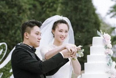 ​中国女排惠若琪：嫁矮5.5厘米北大博士，婚礼现场郎平泪崩祝福