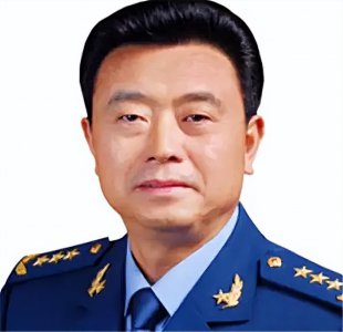 ​空军上将邓昌友在行程中遭遇歹徒挑衅，将军：我看你们猖狂到头了